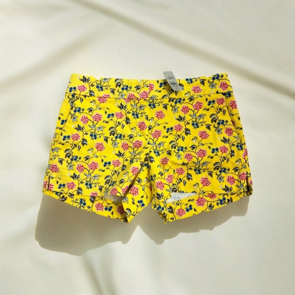 Ann Taylor Loft Riviera 4” Shorts NWT Yellow Floral Tapestry Flat Front Sz 0P - Picture 1 of 9
